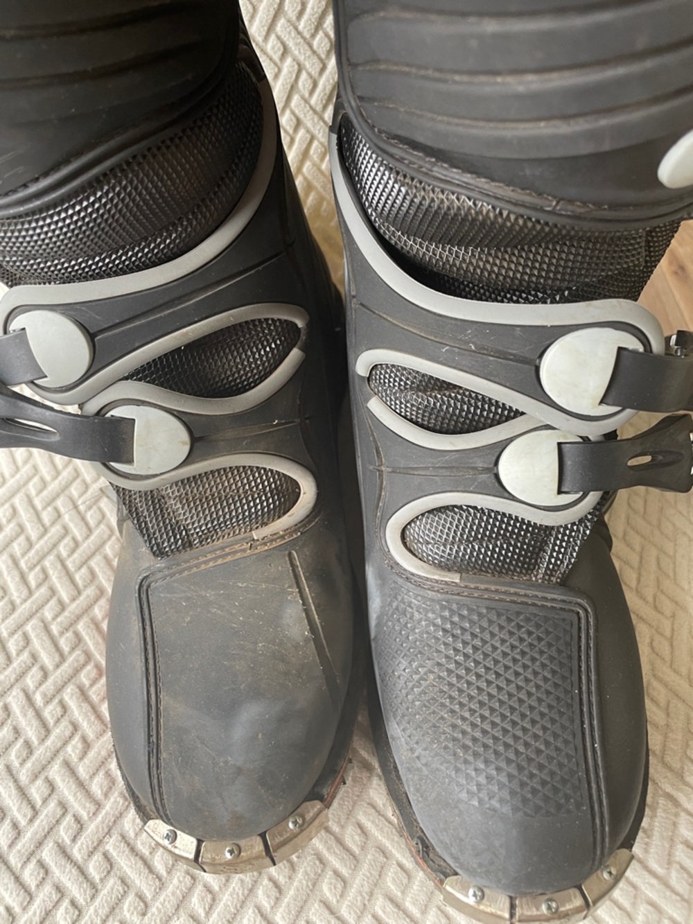 Fox Black Motocross Boots with Red Accent - Picture 5 of 9